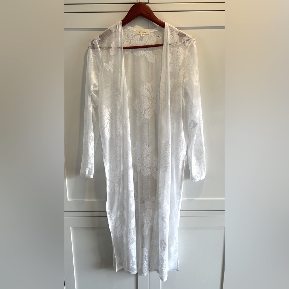 Paper + Tee Elegant Long White Lace Cover Up Duster Size Medium